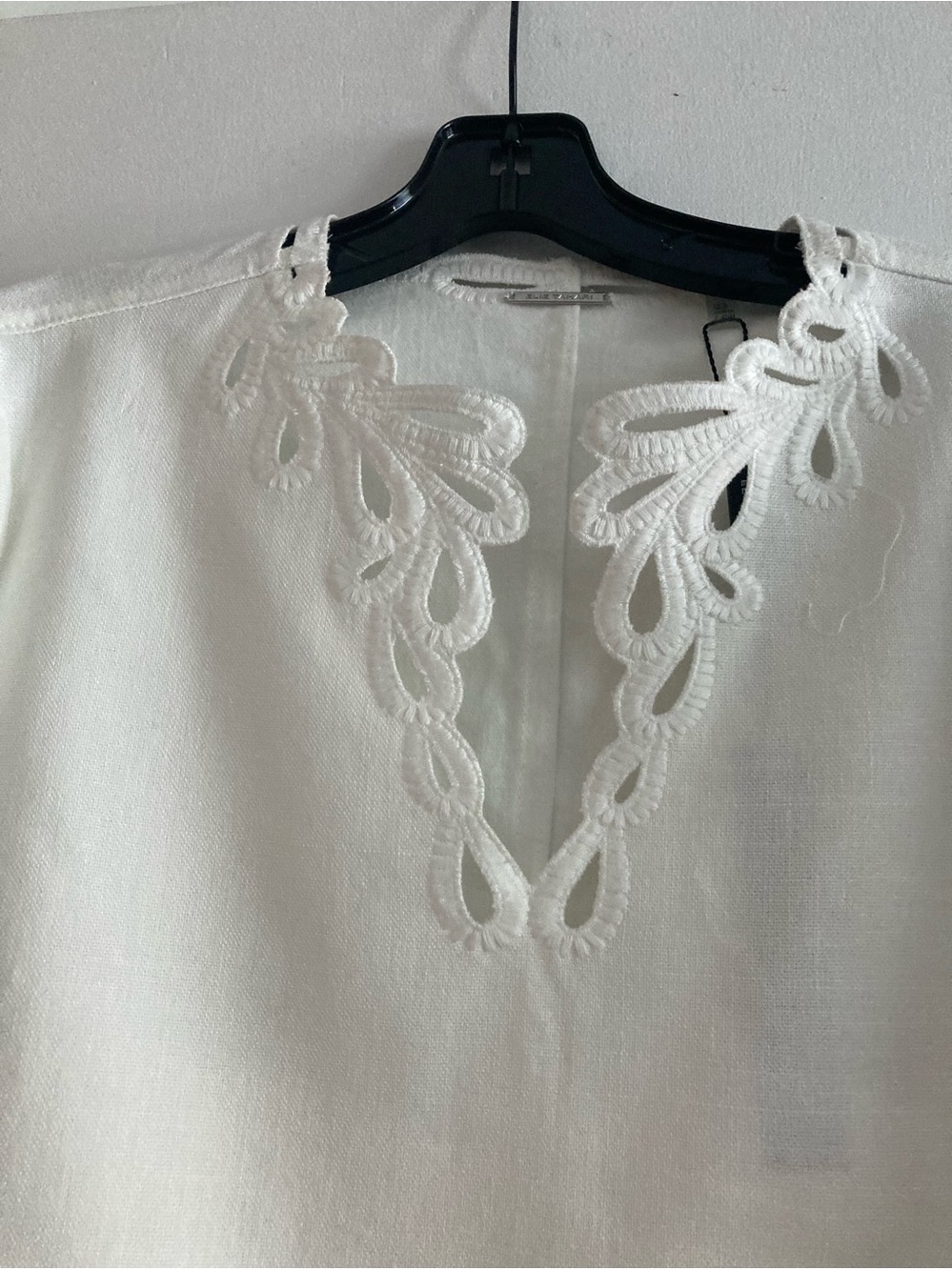 Elie Tahari Eyelet Cutout Short Sleeve Top in 100% Cotton - Picture 2 of 6